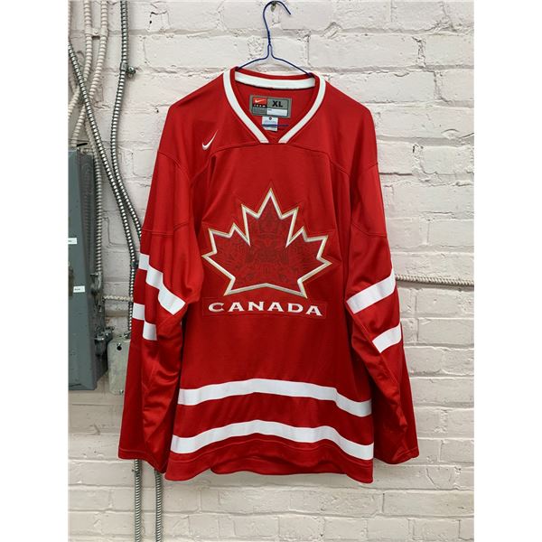 Nike Team Canada Size XL Jersey