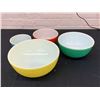 Image 2 : Set of 4 Pyrex Primary Colours Mixing Bowl Set