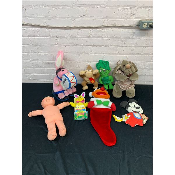 Lot of 8 Vintage Plush Toys Energizer Bunny, Green Giant, Donkey Kong, Wrinkles Toy, Sesame Street