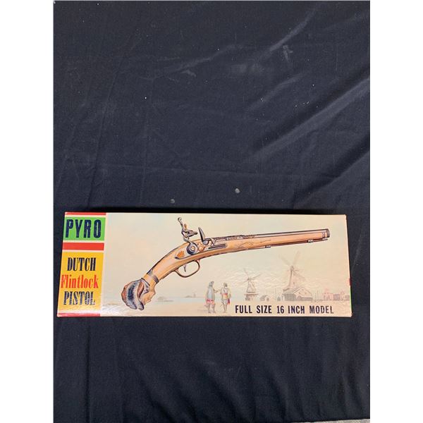 Pyro Dutch Flintlock Pistol Full Size 16" Plastic Model Kit #C230-150