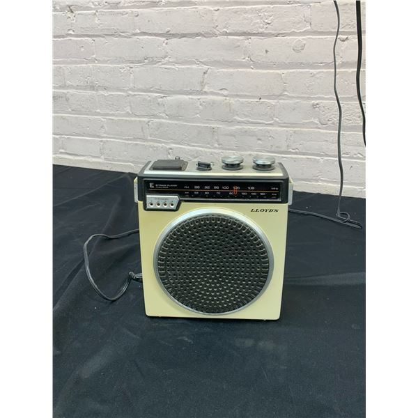 Lloyds 8 Track Player AM FM Radio Model V150