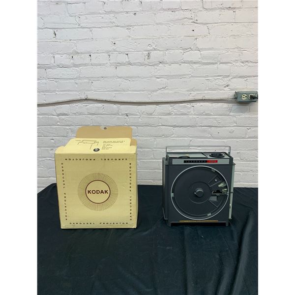 Kodak Carousel Reel Ektanar Lens Projector w Protective Carry Box