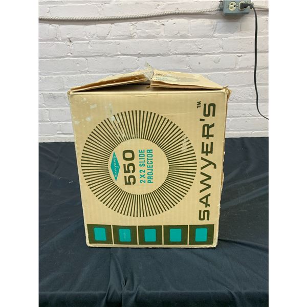 Sawyer's 550 2x2 Slide Projector w Box