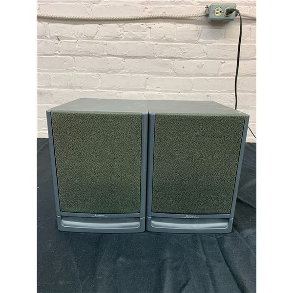 Hitachi FX-6 2-Way Speaker System Bookshelf Speakers