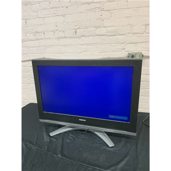 Toshiba Flatscreen TV 31" w Remote  32HL57