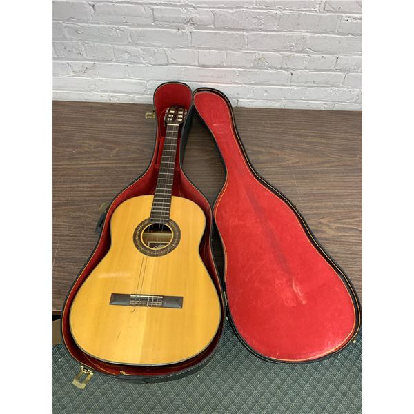 Hondo Model H622 Classical Guitar w Case