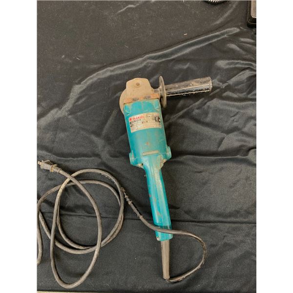 Makita 9005B 125mm Disc Grinder