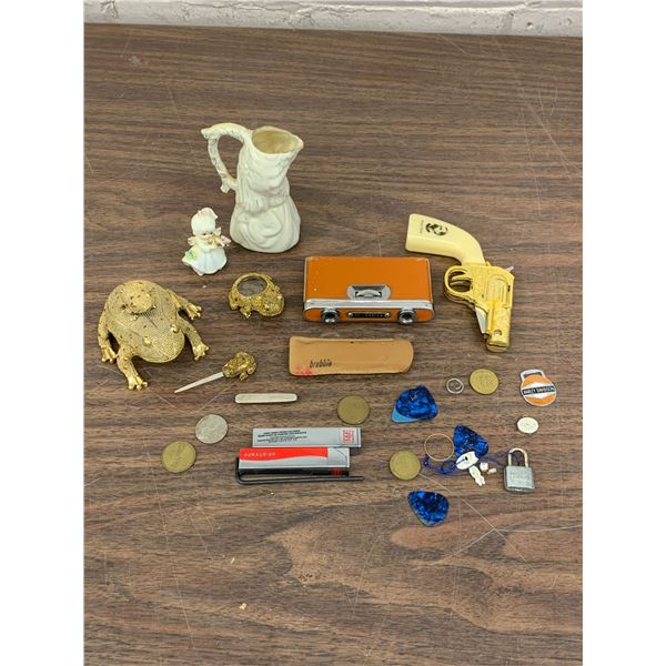 END OF THE RUN Knick Knacks Frog Letter Opener, Magnifying Glass, Coins, Guitar Picks, etc