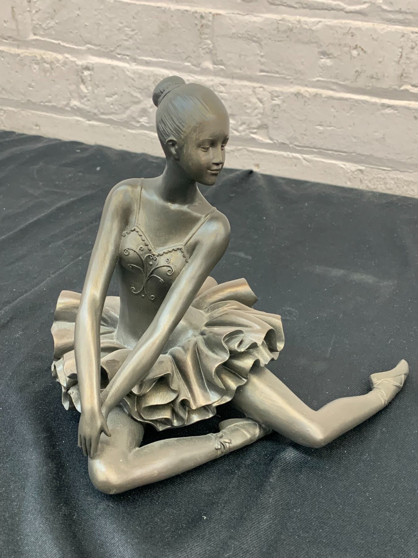 Ballerina Polystone Figurine 7