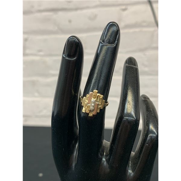 10k Gold Abstract Columns Ring w 3 Small Diamonds Size 5 (total weight approx 2grams)