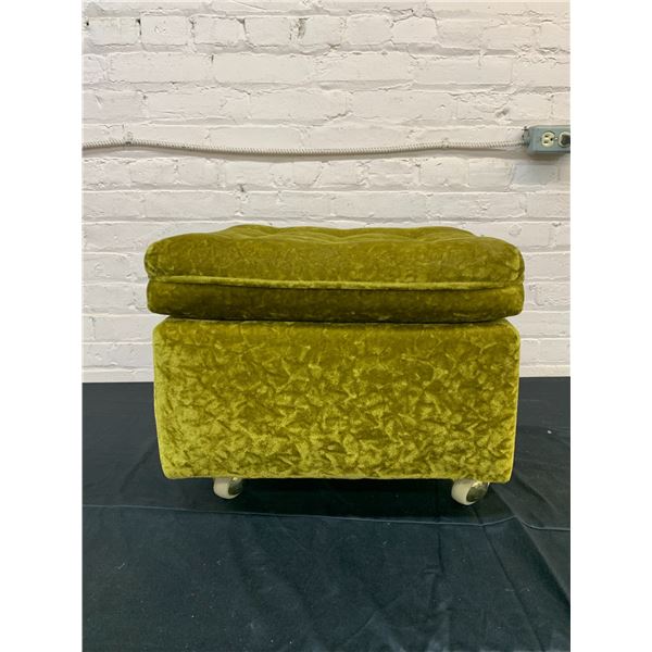 Plush Green Upholstered Button Back Ottoman on Wheels, 15" x 19" x 18"