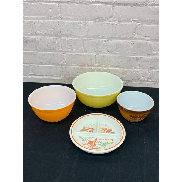 Lot of 3 Pyrex Mixing Bowls and Little Bo Peep Divided Baby Food Dish