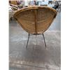 Image 4 : Mid Century Rattan Hoop Chair