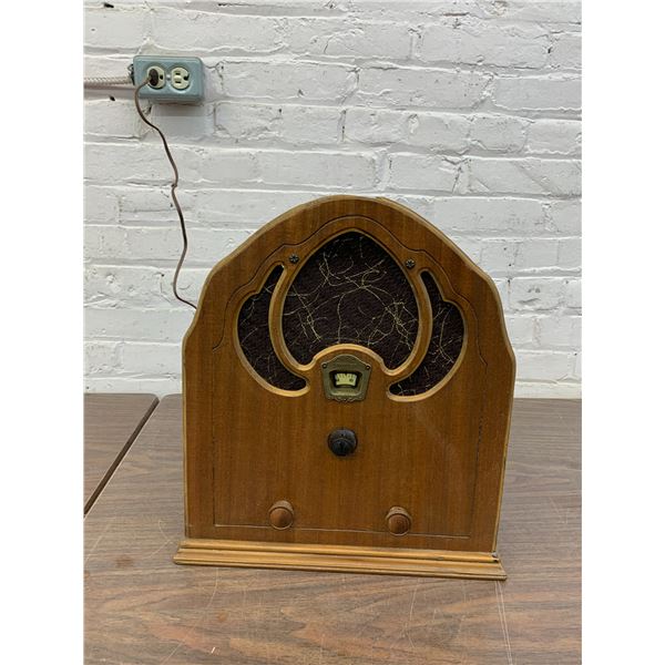 Vintage Philco AM Tube Radio Wooden Tombstone Radio