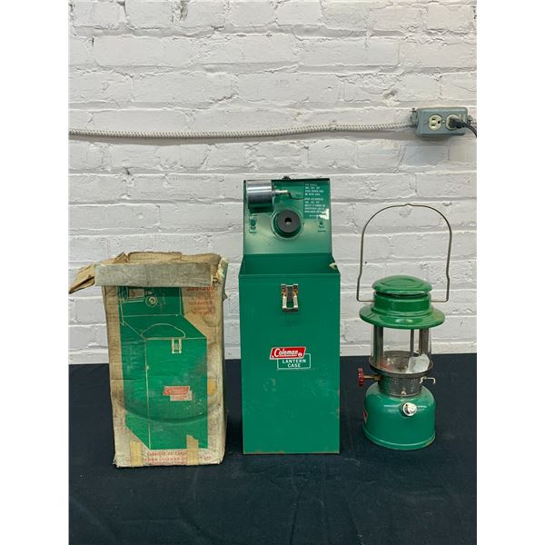 Coleman Model 335 Green Gas Oil Lantern with No 4 Globe, Lantern Case and Box