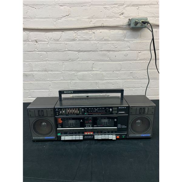 Sony Ghettoblaster Boombox Radio Double Cassette Deck CFS-W600