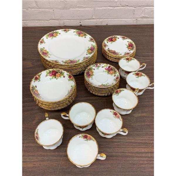 Royal Albert Old Country Roses 8 Person Place Setting 39pcs