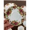 Image 3 : Royal Albert Old Country Roses 8 Person Place Setting 39pcs