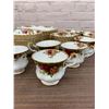 Image 5 : Royal Albert Old Country Roses 8 Person Place Setting 39pcs