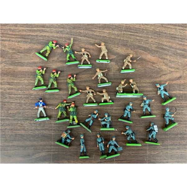 Britains LTD 1971 Miniatures Mini Figures Soldiers / Army Related