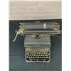 Image 2 : Royal Vintage Typewriter