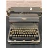 Image 3 : Royal Vintage Typewriter