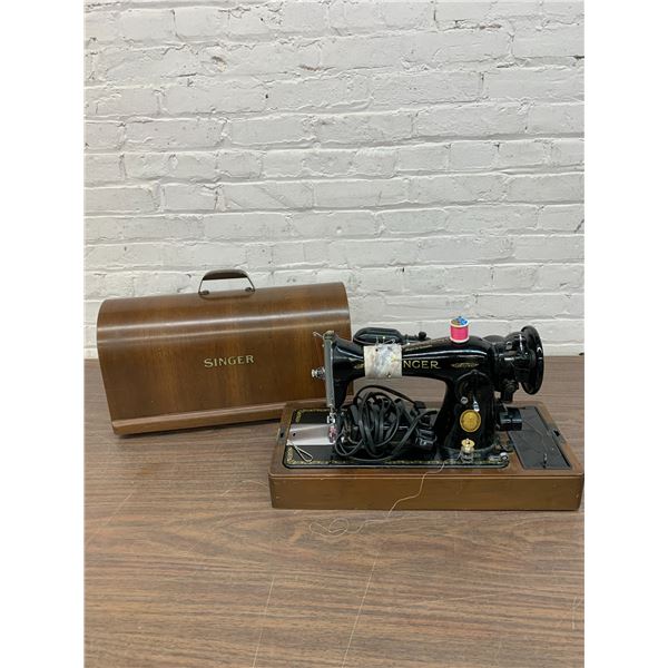 Vintage Singer JC763644 in Wooden Case