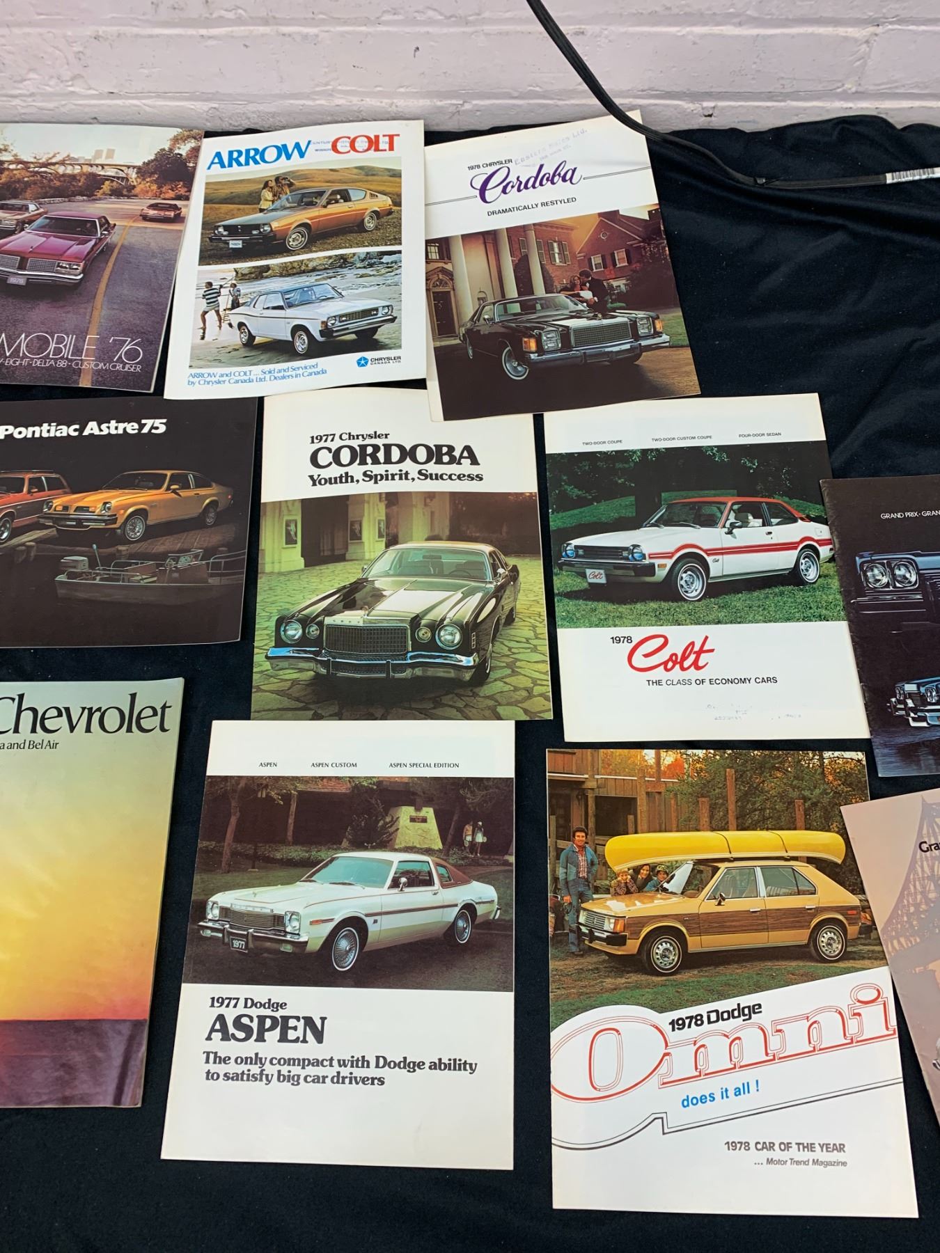 Lot of 17pcs Vintage Automotive Vehicle Pamphlets Pontiac 73, 76 ...