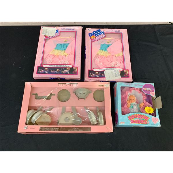 Lot of 4 Vintage Oopsie Daisy Clothing Sets, Bouncin Babies Doll & Kids Pretend Play Kitchen Irwin