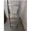 Image 4 : 8-16' Aluminum Extension Ladder