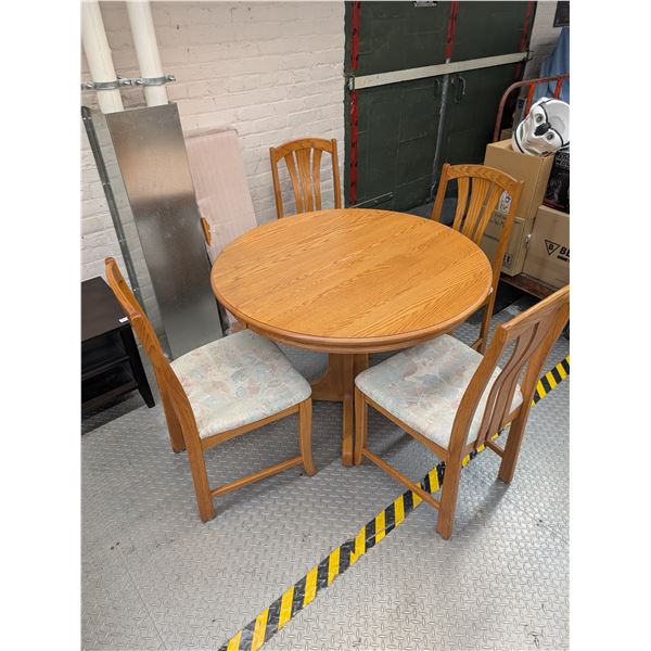Oak Round Top Pedestal Dining Room Table w/ 4 Chairs and Two Leaves