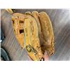 Image 4 : Baseball Mitts, Softballs / Baseballs