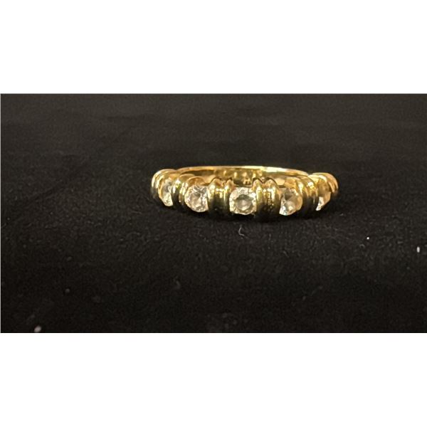 APPROX 18K LADIES RING SET WITH CUBIC ZIRCONIA (4.5G)