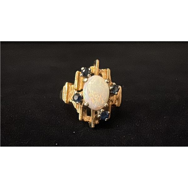APPROX 14K LADIES RING SET WITH OPAL AND SAPPHIRES
