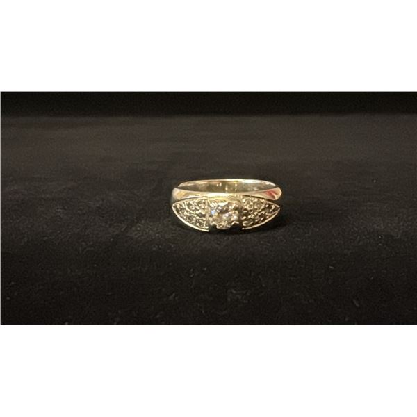 APPROX 14K LADIES WEDDING RING SET WITH DIAMONDS (.015-.25CT, 4G)