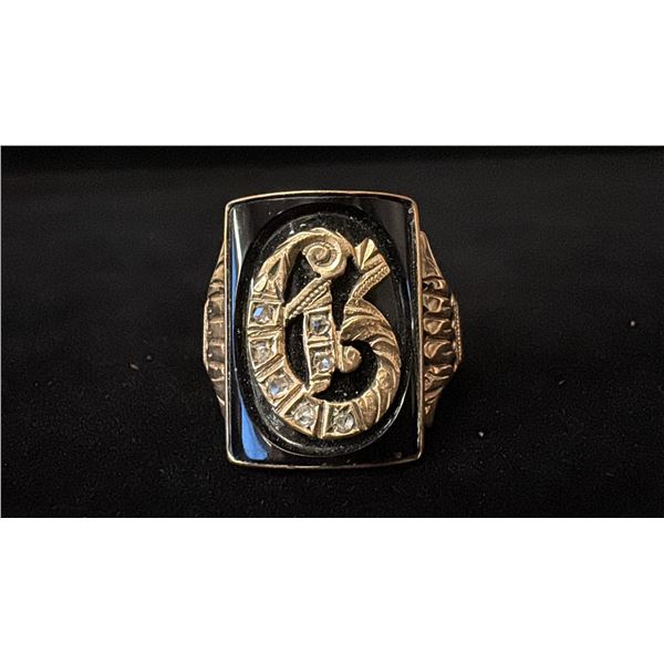 APPROX 12K MENS SIGNET RING SET WITH ONYX AND DIAMONDS (8.1G)