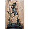 Image 5 : Original Bronze Sculpture "Out on a Limb" Signed by John Lewton and Numbered #3/25