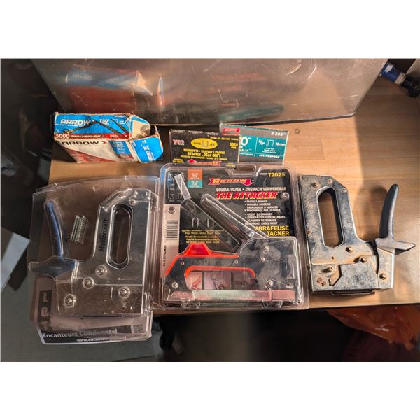 LOT OF 3 STAPLERS WITH STAPLES