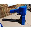 Image 2 : C-TYPE PNEUMATIC STAPLER WITH 1 BOX OF STAPLES
