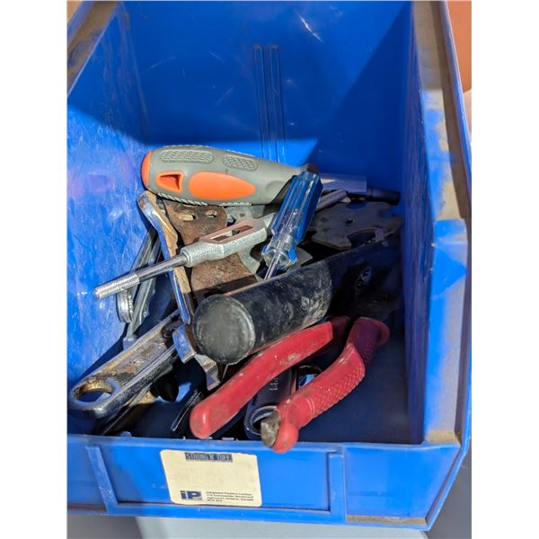 LOT OF ASSORTED TOOLS