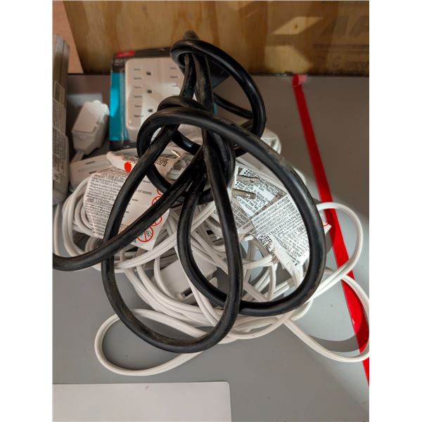 LOT OF ASSORTED ELECTRICAL EXTENSION CORDS