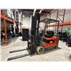 Image 2 : TOYOTA 5FBE20 ELECTRIC FORKLIFT,, 48V 2,850 LB CAP, 189 IN.W/ CHARGER *NEW BATTERY * late delivery