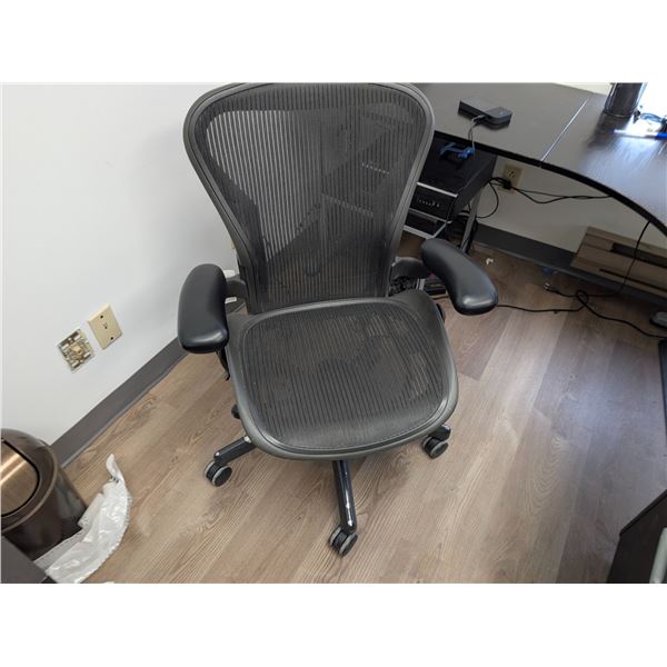 HERMAN MILLER MESH CHAIR