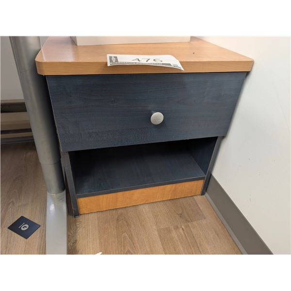 STORAGE UNIT WITH SUPPORT