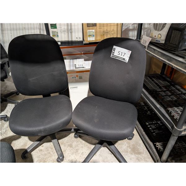 FABRIC CHAIR ON CASTERS