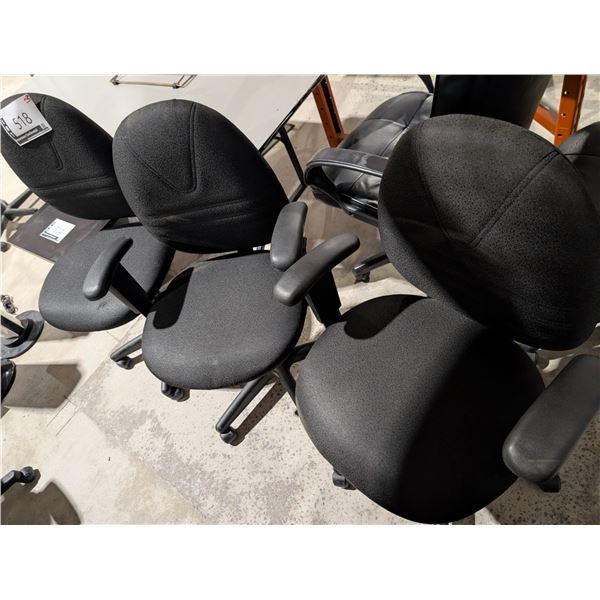 FABRIC CHAIR ON CASTERS