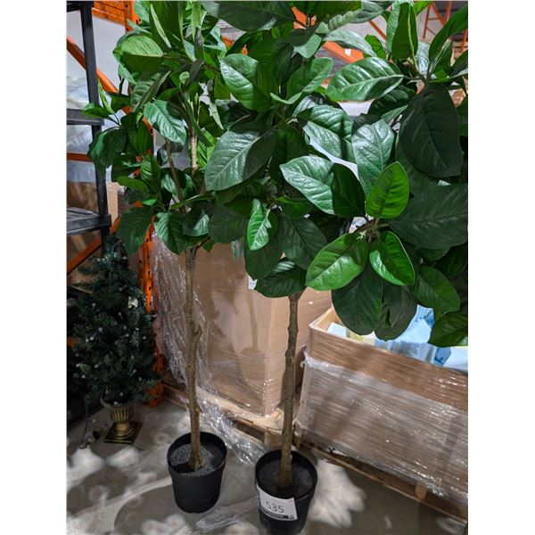 LOT OF 2 ARTIFICIAL PLANTS