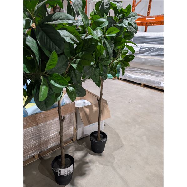 LOT OF 2 ARTIFICIAL PLANTS