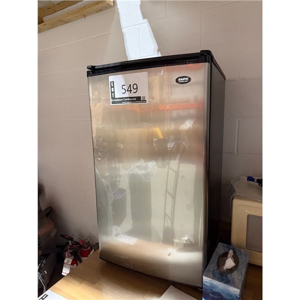 SANYO MINI FRIDGE