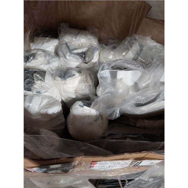 LOT OF 15 GREY MATTRESS COVERS, 12 KING AND 3 TWIN XL